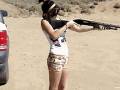 <b>Категории: </b>Девушки с оружием <br><b>Размеры:</b> 240x320, 554.9 Кб